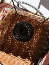 Load image into Gallery viewer, Lampada da tavolo "Pagoda" in ceramica e rafia naturale