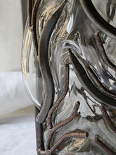 Load image into Gallery viewer, Vasi in vetro soffiato ingabbiato nel ferro battuto ruggine (acquistabili singolarmente)