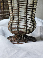 Load image into Gallery viewer, Vasi in vetro soffiato ingabbiato nel ferro battuto ruggine (acquistabili singolarmente)