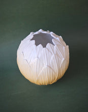 Load image into Gallery viewer, Vaso Loto in ceramica anni '70