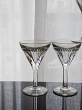 Load image into Gallery viewer, Bicchieri "ingannatori" o "del ladro" Francia - prima metà del '900