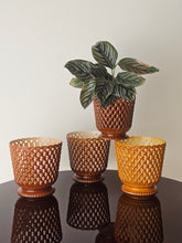 Load image into Gallery viewer, Cachepot in plastica anni '70 di provenienza francese (terra di Siena)