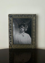 Load image into Gallery viewer, Stampa "Nonna Usa" con cornice d'epoca- Marvellini