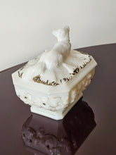 Load image into Gallery viewer, Oggetti decorativi e da tavola in vetro opalino, Francia anni '20