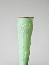 Load image into Gallery viewer, Vaso in vetro all'uranio opalino menta con decorazione floreale