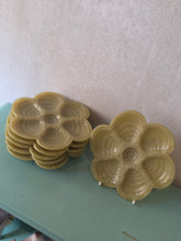 Load image into Gallery viewer, Set di piatti (6) in vetro opalino da ostriche/frutti di mare Cristallerje Portieux