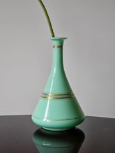Load image into Gallery viewer, Vaso ampolla in vetro all'uranio opalino menta