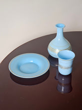 Load image into Gallery viewer, Bottiglia da notte in vetro opalino azzurro e righe oro