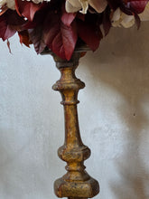 Load image into Gallery viewer, Antichi candelieri/torcieri da chiesa in legno tornito