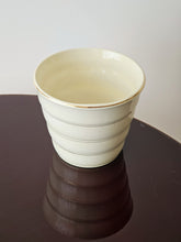 Load image into Gallery viewer, Copri vaso cachepot in ceramica smaltata rigata