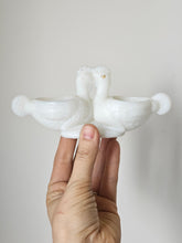 Load image into Gallery viewer, Oggetti decorativi e da tavola in vetro opalino, Francia anni '20