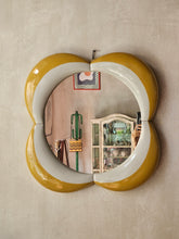 Load image into Gallery viewer, Specchio in ceramica a forma di fiore anni '60