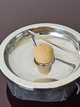 Load image into Gallery viewer, Posacenere in acciaio e pelle anni 70