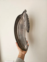 Load image into Gallery viewer, Vassoio centrotavola a forma di banana placcato argento, anni '70
