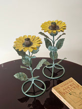 Load image into Gallery viewer, Coppia di porta candele francesi in lamina di ferro