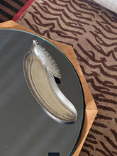 Load image into Gallery viewer, Vassoio centrotavola a forma di banana placcato argento, anni '70