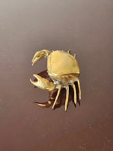 Load image into Gallery viewer, Scultura granchio in ottone