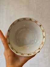 Load image into Gallery viewer, Tazza da tè o ciotola antica in porcellana con decoro inglese