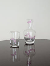 Load image into Gallery viewer, Bottiglia da notte con bicchiere sabbiata a mano anni '90