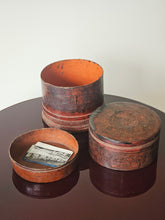 Load image into Gallery viewer, Antiche scatole kun-it per il Kun-ya, Birmania fine 800/inizi 900