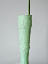 Load image into Gallery viewer, Vaso in vetro all'uranio opalino menta con decorazione floreale