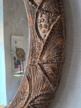 Load image into Gallery viewer, Specchio vintage artigianale in legno intagliato effetto rame