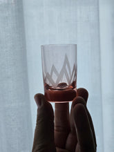 Load image into Gallery viewer, Sei bicchierini in cristallo con decorazione varia sabbiata a mano anni '90