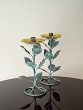 Load image into Gallery viewer, Coppia di porta candele francesi in lamina di ferro