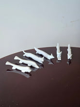Load image into Gallery viewer, Poggia coltello in porcellana zoomorfi