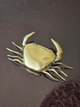 Load image into Gallery viewer, Scultura granchio in ottone