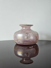 Load image into Gallery viewer, Vaso in vetro soffiato tecnica Scavo