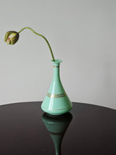 Load image into Gallery viewer, Vaso ampolla in vetro all'uranio opalino menta