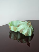 Load image into Gallery viewer, Oggetti decorativi e da tavola in vetro opalino, Francia anni '20