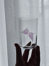 Load image into Gallery viewer, Bottiglia da notte con bicchiere sabbiata a mano anni '90