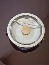 Load image into Gallery viewer, Posacenere in acciaio e pelle anni 70