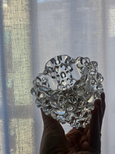 Load image into Gallery viewer, Posacenere in vetro con rostri