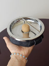 Load image into Gallery viewer, Posacenere in acciaio e pelle anni 70