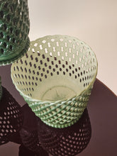 Load image into Gallery viewer, Cache-pot in plastica anni '60 di provenienza francese (verdi)