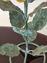 Load image into Gallery viewer, Coppia di porta candele francesi in lamina di ferro