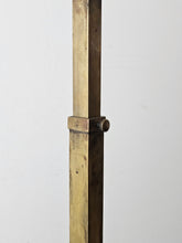 Load image into Gallery viewer, Coppia di espositori da vetrina in ottone anni '40