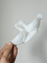 Load image into Gallery viewer, Oggetti decorativi e da tavola in vetro opalino, Francia anni '20