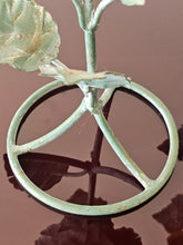 Load image into Gallery viewer, Coppia di porta candele francesi in lamina di ferro