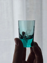 Load image into Gallery viewer, Sei bicchierini in cristallo con decorazione varia sabbiata a mano anni '90