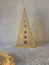 Load image into Gallery viewer, Coppia di sculture in plexiglass con inclusioni metalliche anni '70