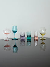 Load image into Gallery viewer, Sei bicchierini in cristallo con decorazione varia sabbiata a mano anni '90