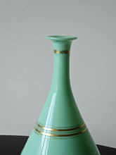 Load image into Gallery viewer, Vaso ampolla in vetro all'uranio opalino menta