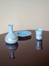 Load image into Gallery viewer, Bottiglia da notte in vetro opalino azzurro e righe oro