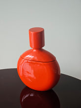 Load image into Gallery viewer, Vaso con coperchio arancione anni '60