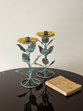 Load image into Gallery viewer, Coppia di porta candele francesi in lamina di ferro