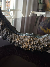 Load image into Gallery viewer, Specchio con cornice in gesso effetto bronzo